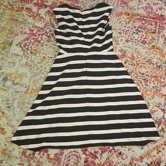 New Roz & Ali A line Dress - Picture 3 of 7